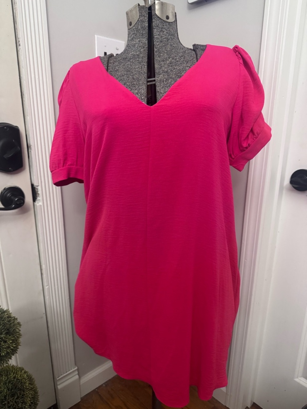 Women’s Adrienne Fushia Solid Airflow Pocket Dress Medium NWT